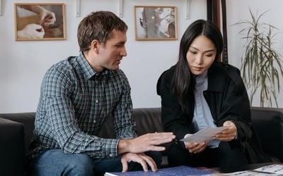 store owner meeting with supplier