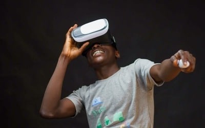 teen playing in the metaverse